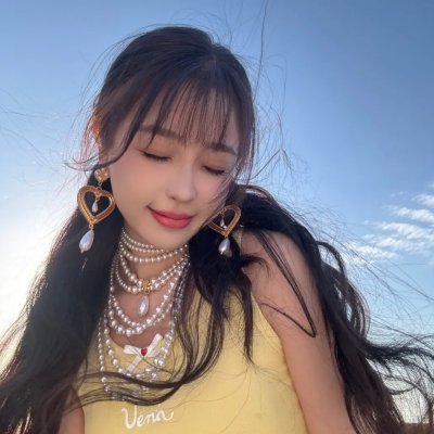 保姆让她的儿子钻进我卧室